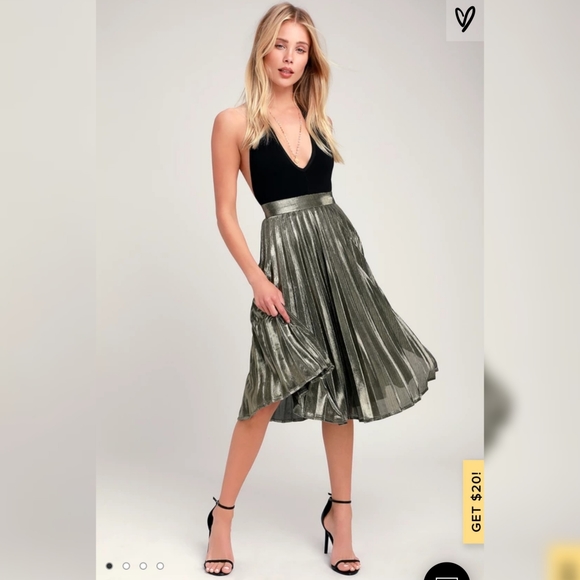 Charlotte Russe Dresses & Skirts - Accordion Pleated Skirt midi party winter new club